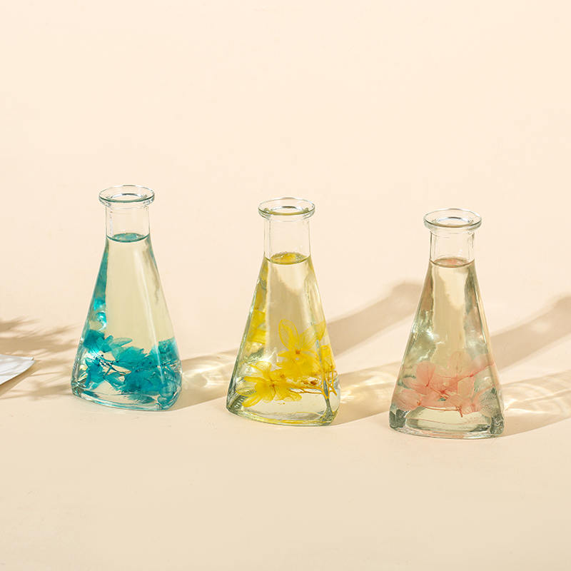 দ্রাক্ষালতা শুকনো ফুল ত্রিভুজাকার বোতল নো ফায়ার ইনডোর রিড ডিফিউজার