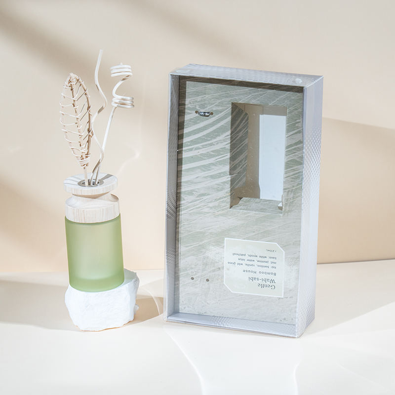 উচ্চ নলাকার কাচের ফ্লাস্ক প্রিমিয়াম রিড ডিফিউজার কাঠের স্টিক-সুগন্ধ ডিফিউজার বিক্রেতার সাথে