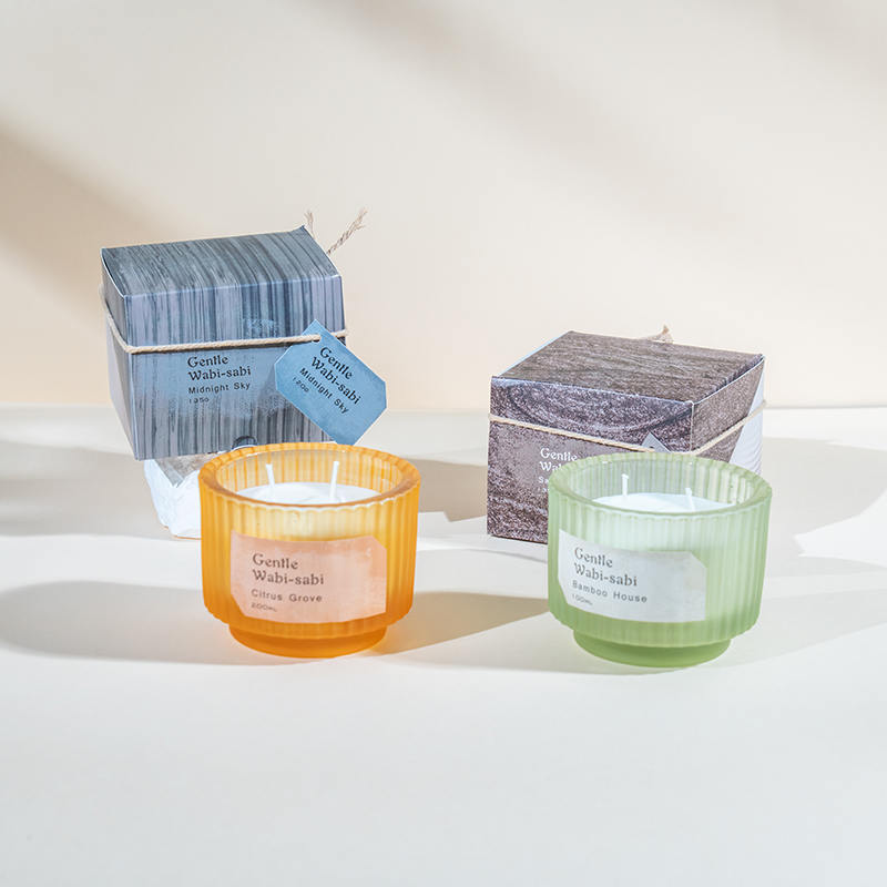 বৃত্তাকার কাচের মোমবাতির কাপ উল্লম্ব স্ট্রাইপ সুগন্ধযুক্ত মোমবাতি-ইকো সয়া মোম মোমবাতি বিক্রেতা