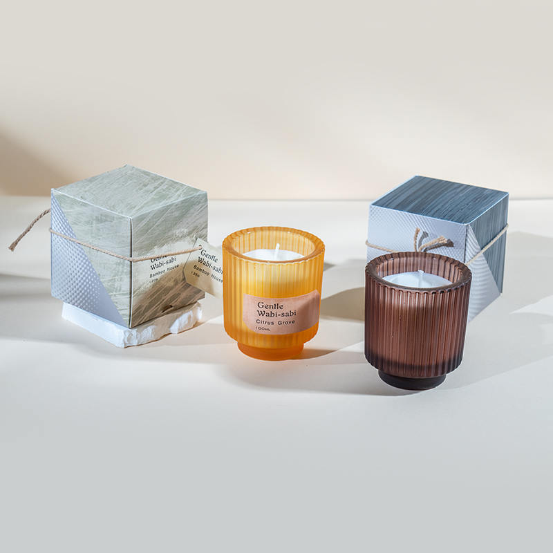 বৃত্তাকার কাচের মোমবাতির কাপ উল্লম্ব স্ট্রাইপ সুগন্ধযুক্ত মোমবাতি-ইকো সয়া মোম মোমবাতি বিক্রেতা