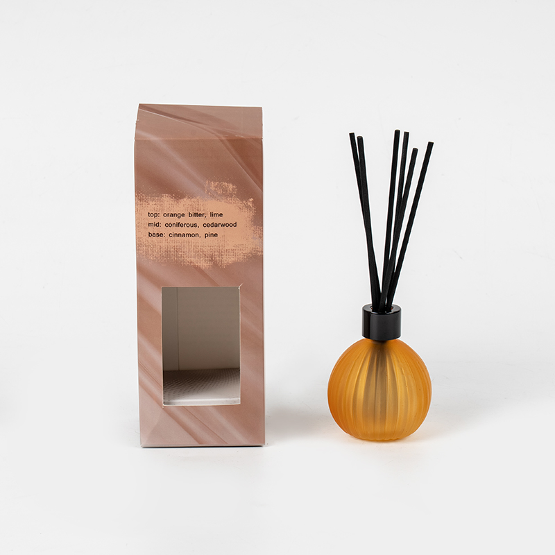 ছোট কাচের বাল্ব উল্লম্ব ফিতে বাষ্পীভূত বোতল রিড ডিফিউজার-হোম সেন্ট রিড ডিফিউজার প্রস্তুতকারক