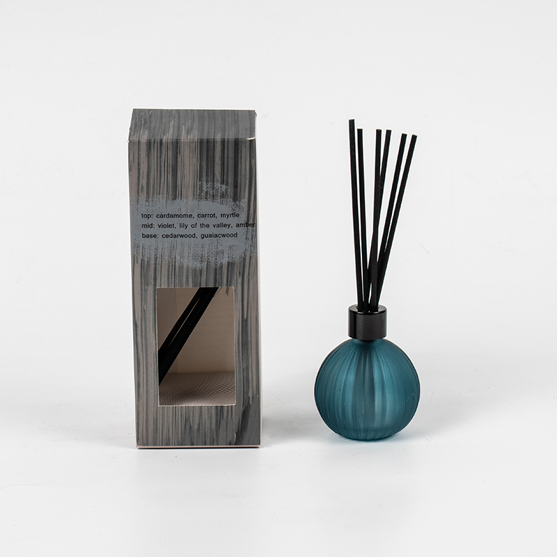 ছোট কাচের বাল্ব উল্লম্ব ফিতে বাষ্পীভূত বোতল রিড ডিফিউজার-হোম সেন্ট রিড ডিফিউজার প্রস্তুতকারক